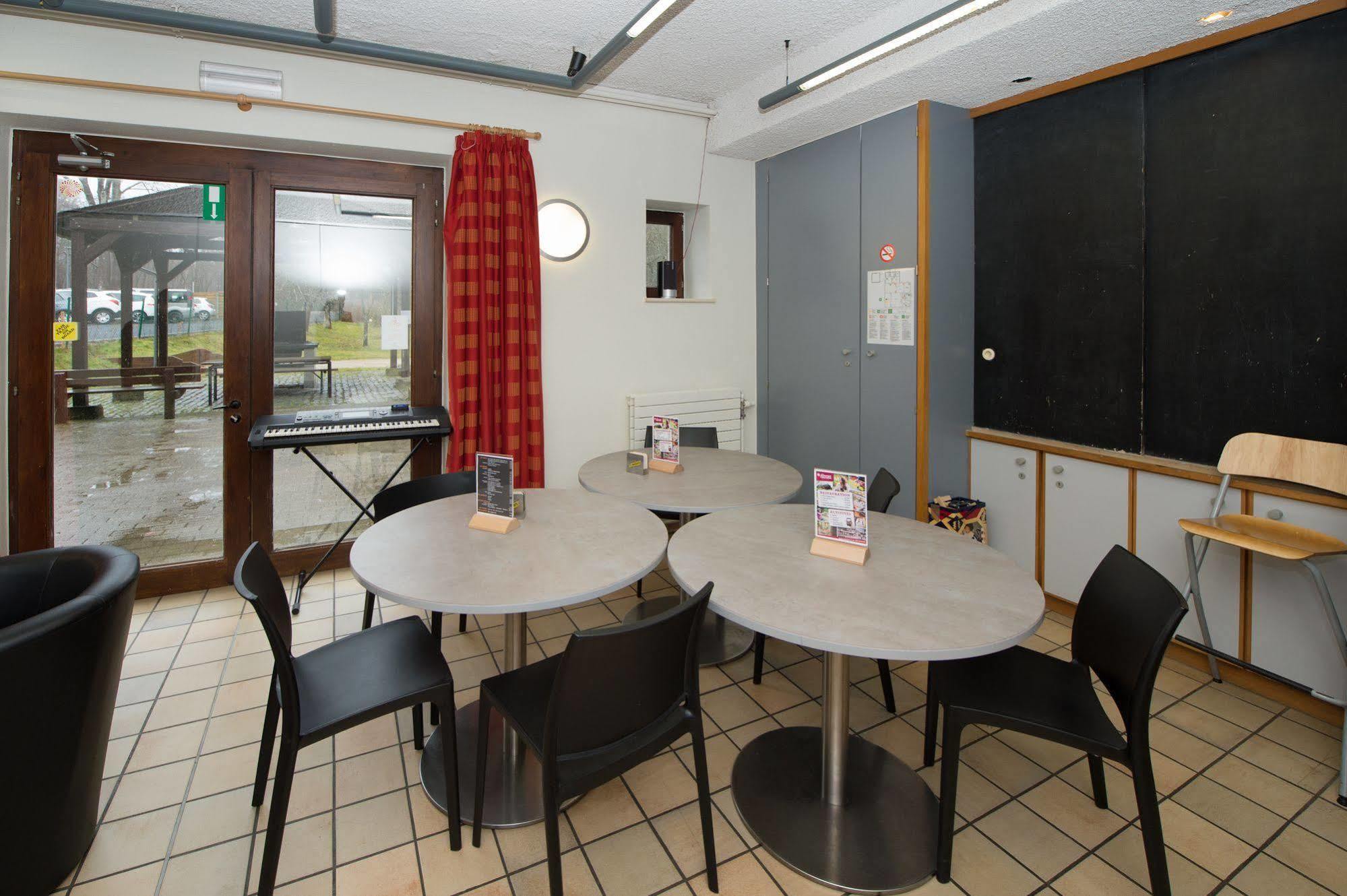 טנוויל Auberge De Jeunesse De La Roche - Champlon מראה חיצוני תמונה